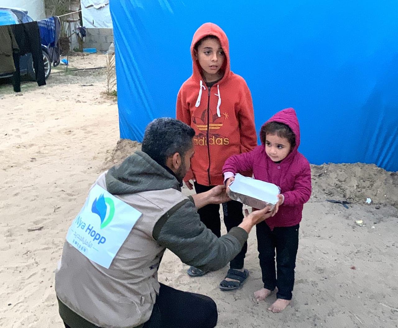distribution-food-for-gaza-displaced-people
